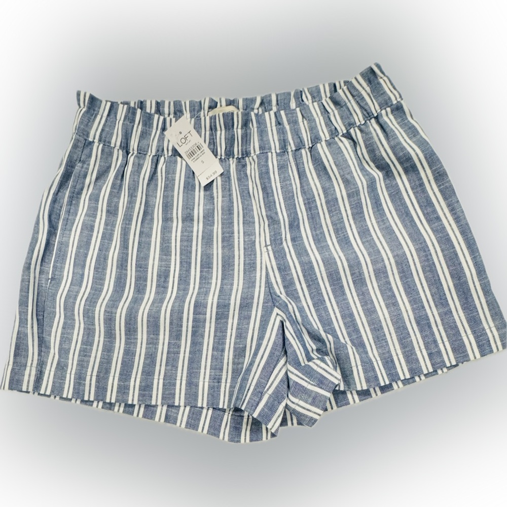 New size Small Ann Taylor Loft striped elastic waste shorts.